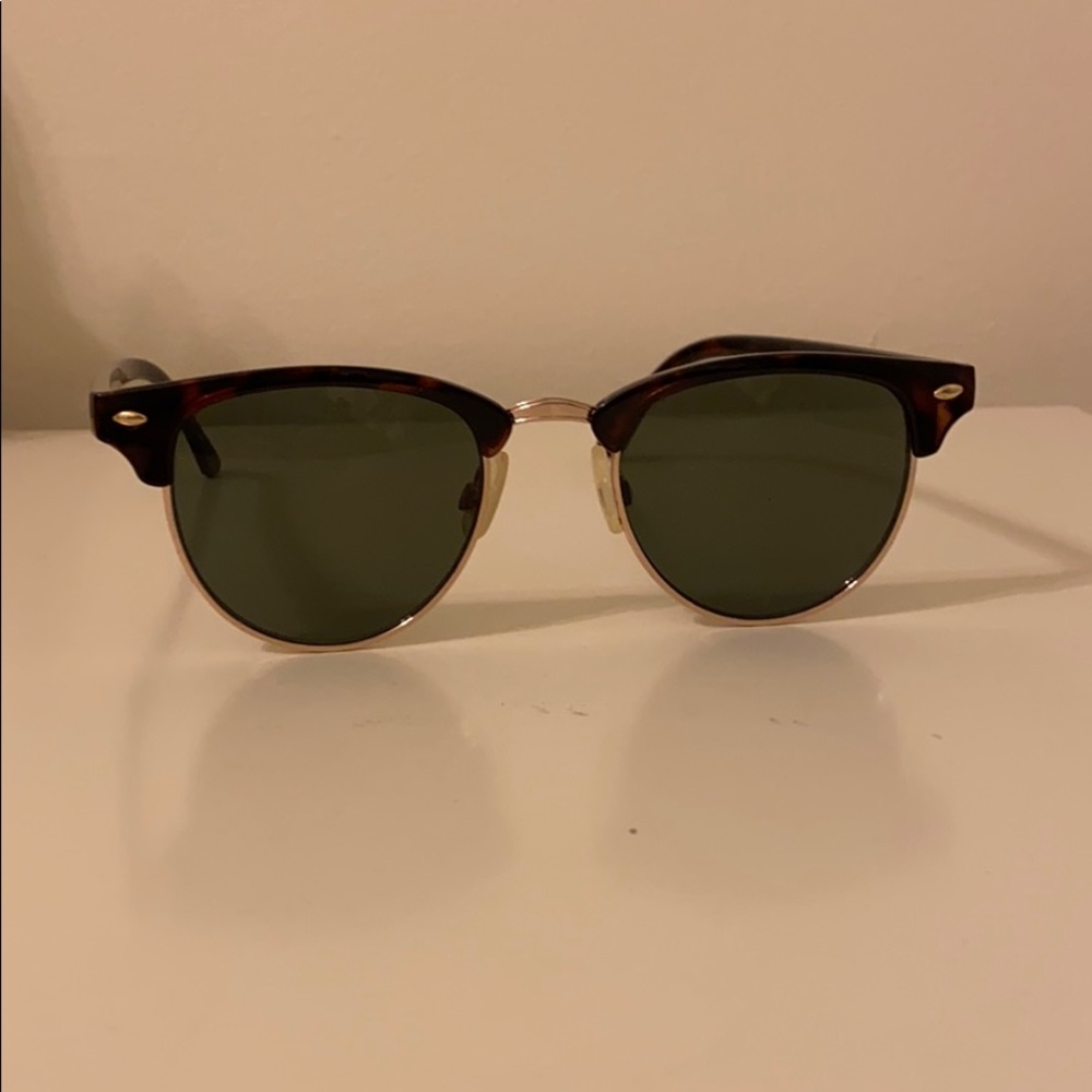 Brown sunglasses